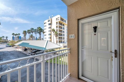 Condo in Madeira Beach, Florida, 3 bedrooms  № 2214850 - photo 6