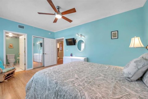 Condo in Madeira Beach, Florida, 3 bedrooms  № 2214850 - photo 22