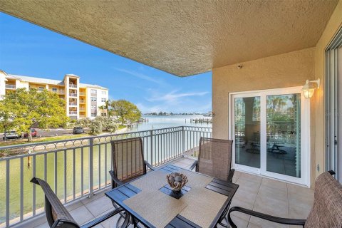 Condo in Madeira Beach, Florida, 3 bedrooms  № 2214850 - photo 3
