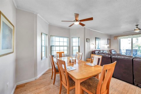Condo in Madeira Beach, Florida, 3 bedrooms  № 2214850 - photo 12