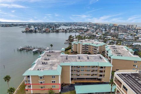 Condo in Madeira Beach, Florida, 3 bedrooms  № 2214850 - photo 5