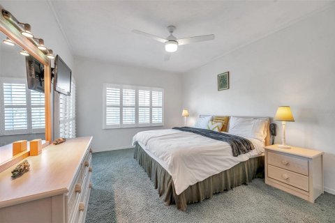 Condo in Madeira Beach, Florida, 3 bedrooms  № 2214850 - photo 30