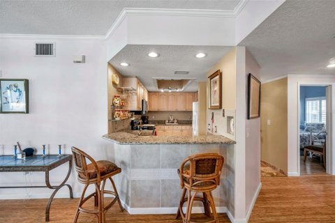Condo in Madeira Beach, Florida, 3 bedrooms  № 2214850 - photo 17
