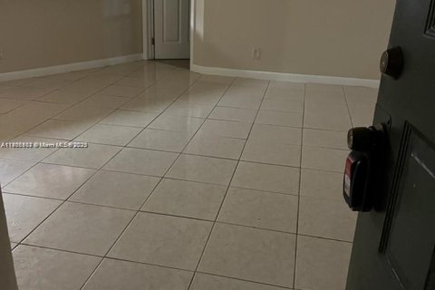 Condominio en alquiler en Sunrise, Florida, 2 dormitorios, 95.13 m2 № 1897314 - foto 5