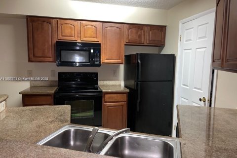Condominio en alquiler en Sunrise, Florida, 2 dormitorios, 95.13 m2 № 1897314 - foto 2