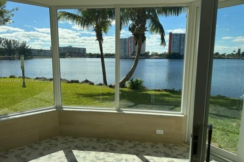 Copropriété à louer à Miami, Floride: 2 chambres, 92.34 m2 № 2075175 - photo 3