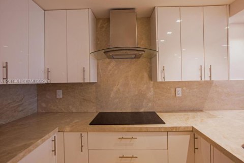 Copropriété à louer à Miami, Floride: 2 chambres, 92.34 m2 № 2075175 - photo 13