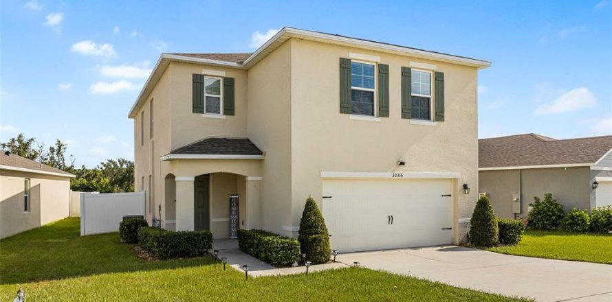 House in Leesburg, Florida 4 bedrooms, 216.28 sq.m. № 1876180