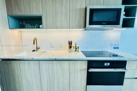 Condo in Miami, Florida, 1 bedroom  № 1953350 - photo 12