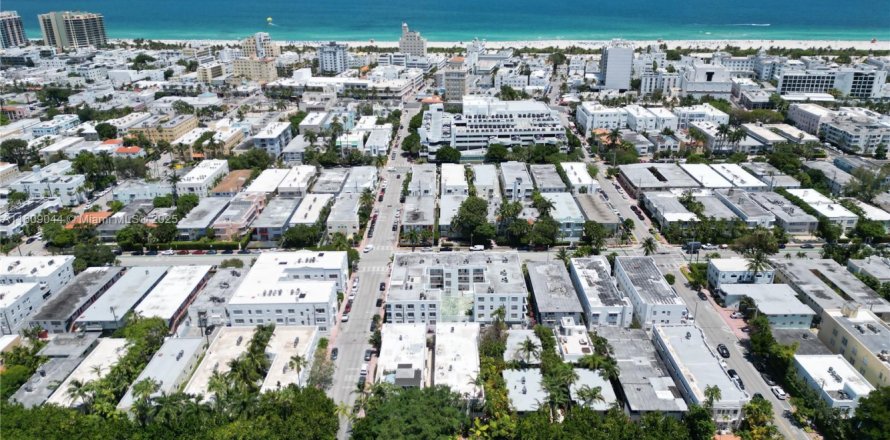 Condominio en Miami Beach, Florida, 1 dormitorio  № 1980069