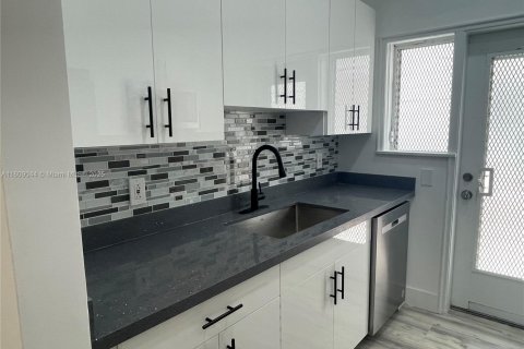 Condominio en venta en Miami Beach, Florida, 1 dormitorio, 60.39 m2 № 1980069 - foto 14