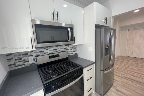Condominio en venta en Miami Beach, Florida, 1 dormitorio, 60.39 m2 № 1980069 - foto 17