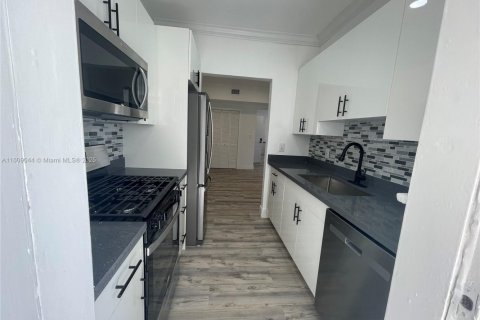 Condominio en venta en Miami Beach, Florida, 1 dormitorio, 60.39 m2 № 1980069 - foto 16