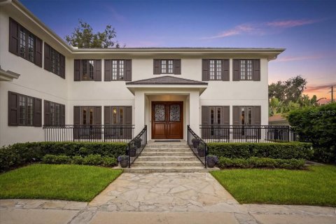 House in Tampa, Florida 5 bedrooms, 397.44 sq.m. № 2284353