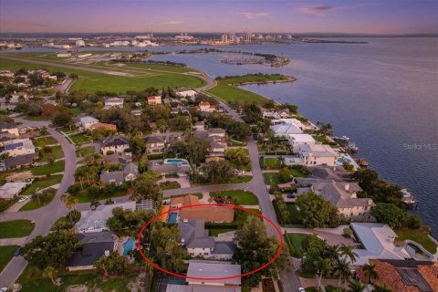 Villa ou maison à vendre à Tampa, Floride: 5 chambres, 397.44 m2 № 2284353 - photo 3