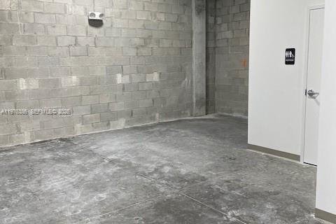 Commercial property in Sweetwater, Florida № 2042861 - photo 4