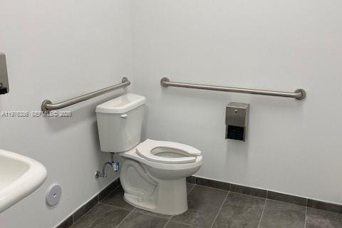 Commercial property in Sweetwater, Florida № 2042861 - photo 3