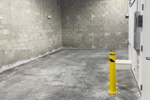 Commercial property in Sweetwater, Florida № 2042861 - photo 6