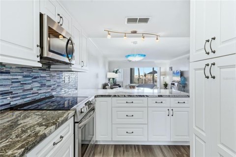 Condo in Venice, Florida, 2 bedrooms  № 2094139 - photo 19
