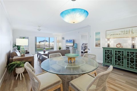 Condo in Venice, Florida, 2 bedrooms  № 2094139 - photo 11