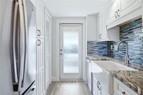 Condo in Venice, Florida, 2 bedrooms  № 2094139 - photo 18