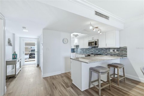 Condo in Venice, Florida, 2 bedrooms  № 2094139 - photo 13
