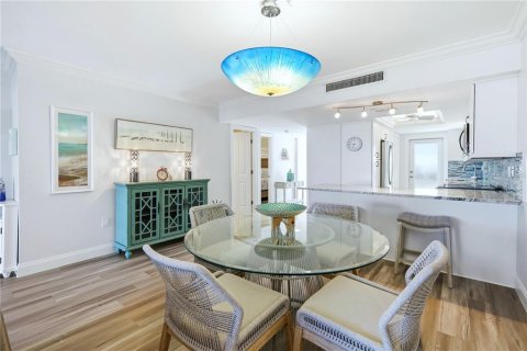 Condo in Venice, Florida, 2 bedrooms  № 2094139 - photo 10