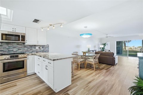 Condo in Venice, Florida, 2 bedrooms  № 2094139 - photo 15