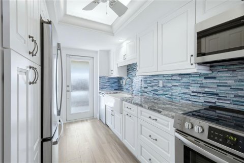 Condo in Venice, Florida, 2 bedrooms  № 2094139 - photo 16