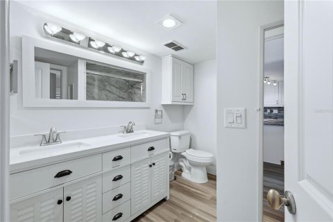 Condo in Venice, Florida, 2 bedrooms  № 2094139 - photo 29