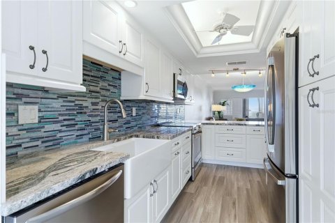 Condo in Venice, Florida, 2 bedrooms  № 2094139 - photo 17