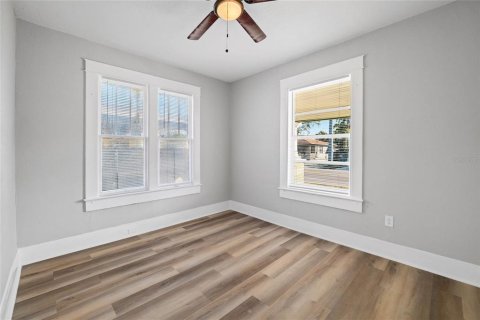 House in Tampa, Florida 3 bedrooms, 121.14 sq.m. № 1541325 - photo 8