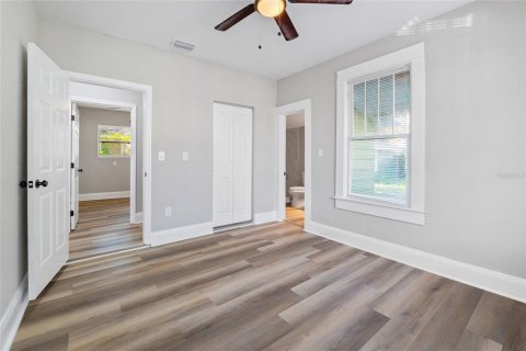 House in Tampa, Florida 3 bedrooms, 121.14 sq.m. № 1541325 - photo 18