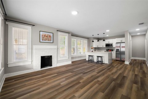 House in Tampa, Florida 3 bedrooms, 121.14 sq.m. № 1541325 - photo 3