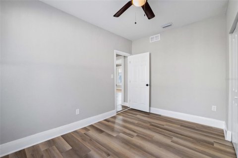 House in Tampa, Florida 3 bedrooms, 121.14 sq.m. № 1541325 - photo 13