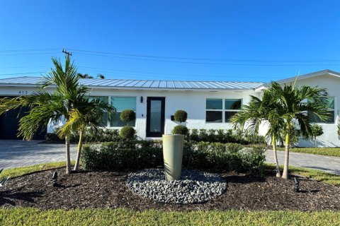 Villa ou maison à louer à North Palm Beach, Floride: 3 chambres, 204.29 m2 № 2414644 - photo 2
