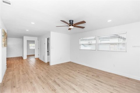 House in Casselberry, Florida 2 bedrooms, 86.96 sq.m. № 2096655 - photo 6