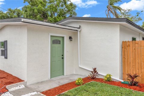 House in Casselberry, Florida 2 bedrooms, 86.96 sq.m. № 2096655 - photo 2