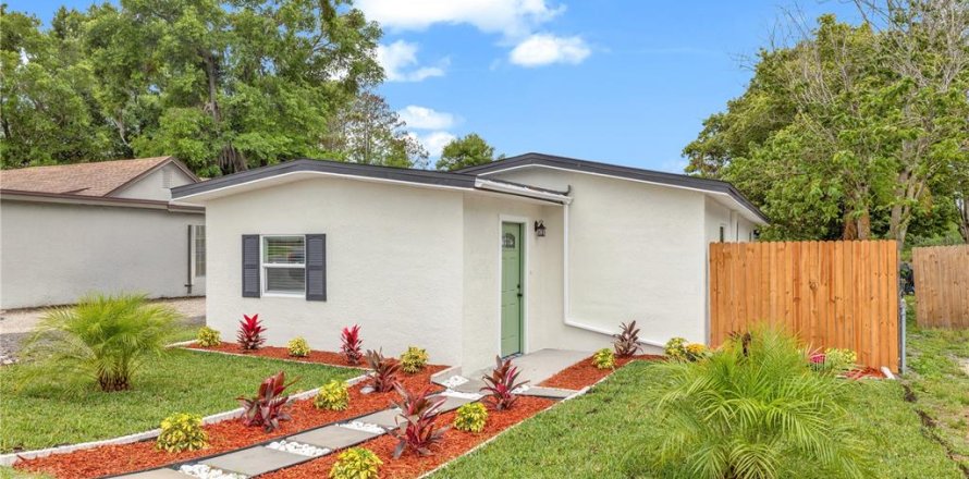 House in Casselberry, Florida 2 bedrooms, 86.96 sq.m. № 2096655