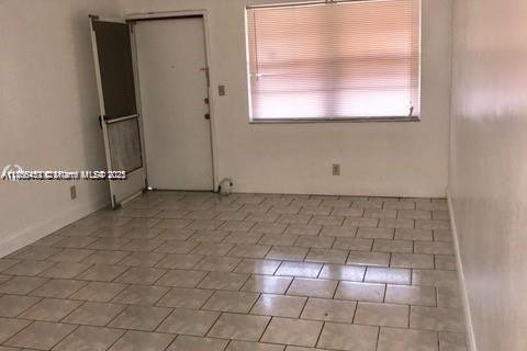 Condo in Hollywood, Florida, 1 bedroom  № 1864628 - photo 6