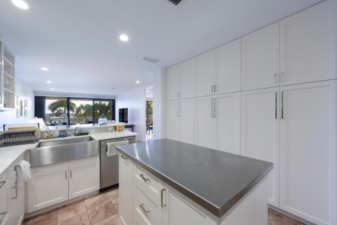 Condo in West Palm Beach, Florida, 2 bedrooms № 2246695 - photo 20