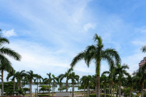 Condo in West Palm Beach, Florida, 2 bedrooms № 2246695 - photo 16