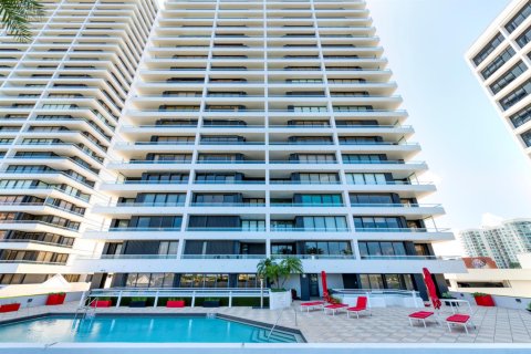 Condo in West Palm Beach, Florida, 2 bedrooms № 2246695 - photo 26