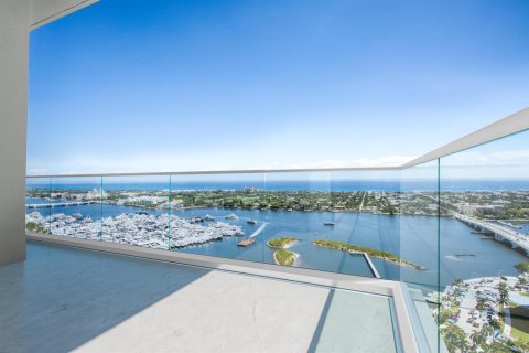 Condo in West Palm Beach, Florida, 2 bedrooms № 2246695 - photo 4
