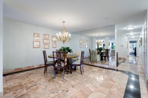 Condo in West Palm Beach, Florida, 2 bedrooms № 2246695 - photo 13