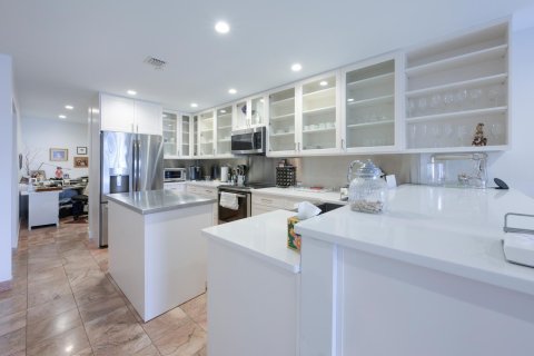 Condo in West Palm Beach, Florida, 2 bedrooms № 2246695 - photo 19