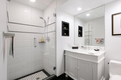 Condo in West Palm Beach, Florida, 2 bedrooms № 2246695 - photo 23