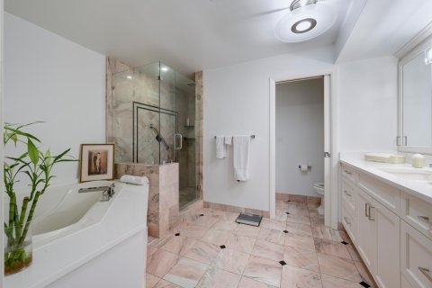 Condo in West Palm Beach, Florida, 2 bedrooms № 2246695 - photo 25