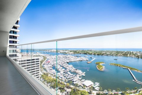 Condo in West Palm Beach, Florida, 2 bedrooms № 2246695 - photo 3
