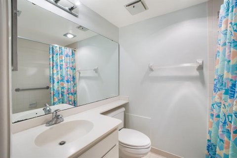 Condo in Sarasota, Florida, 2 bedrooms  № 1786400 - photo 28